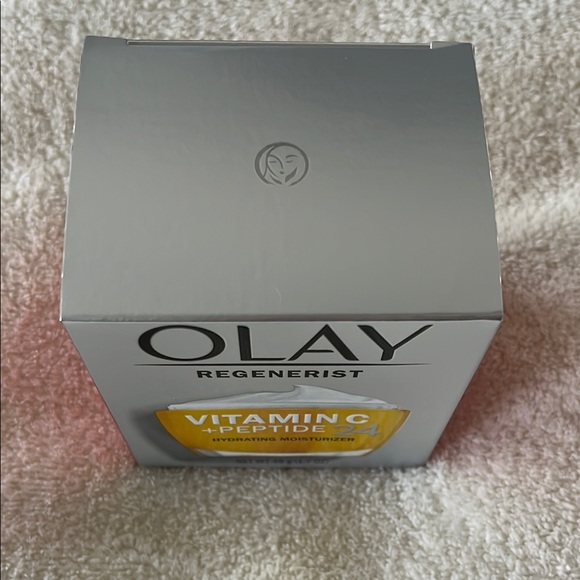Olay Regenerist Vitamin C + Peptide 24 Hydrating Moisturizer - Picture 7 of 7